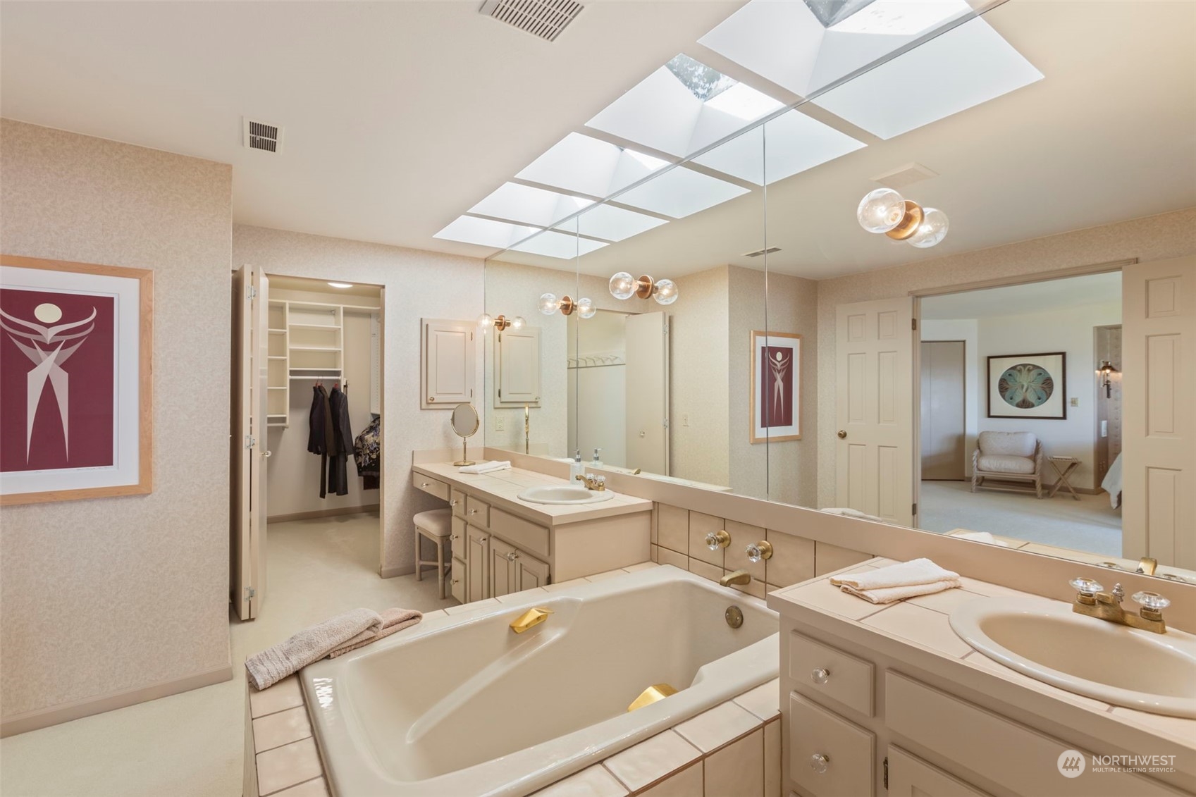 6244 East Mercer Way Mercer Island, WA 98040 - Photo 22 of 40 a bathroom with a tub sink and mirror