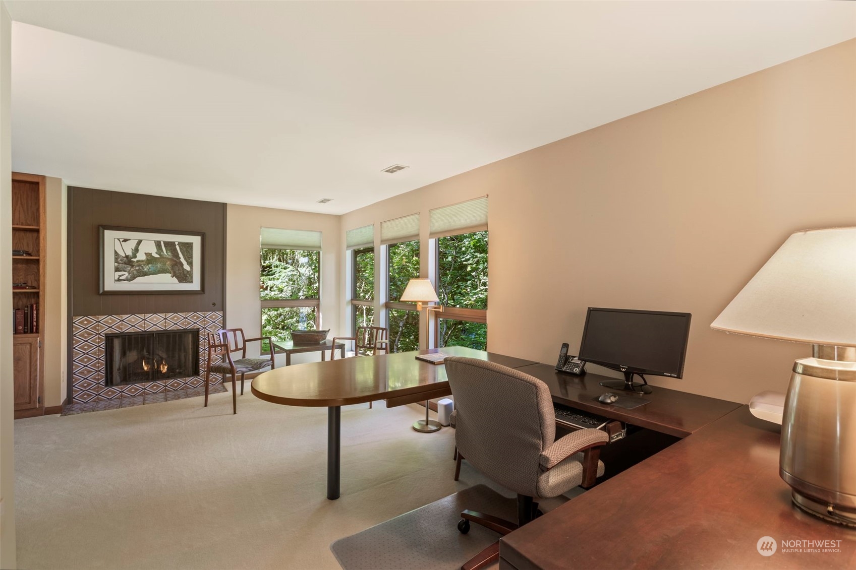 6244 East Mercer Way Mercer Island, WA 98040 - Photo 26 of 40 a livingroom with workspace and a couch