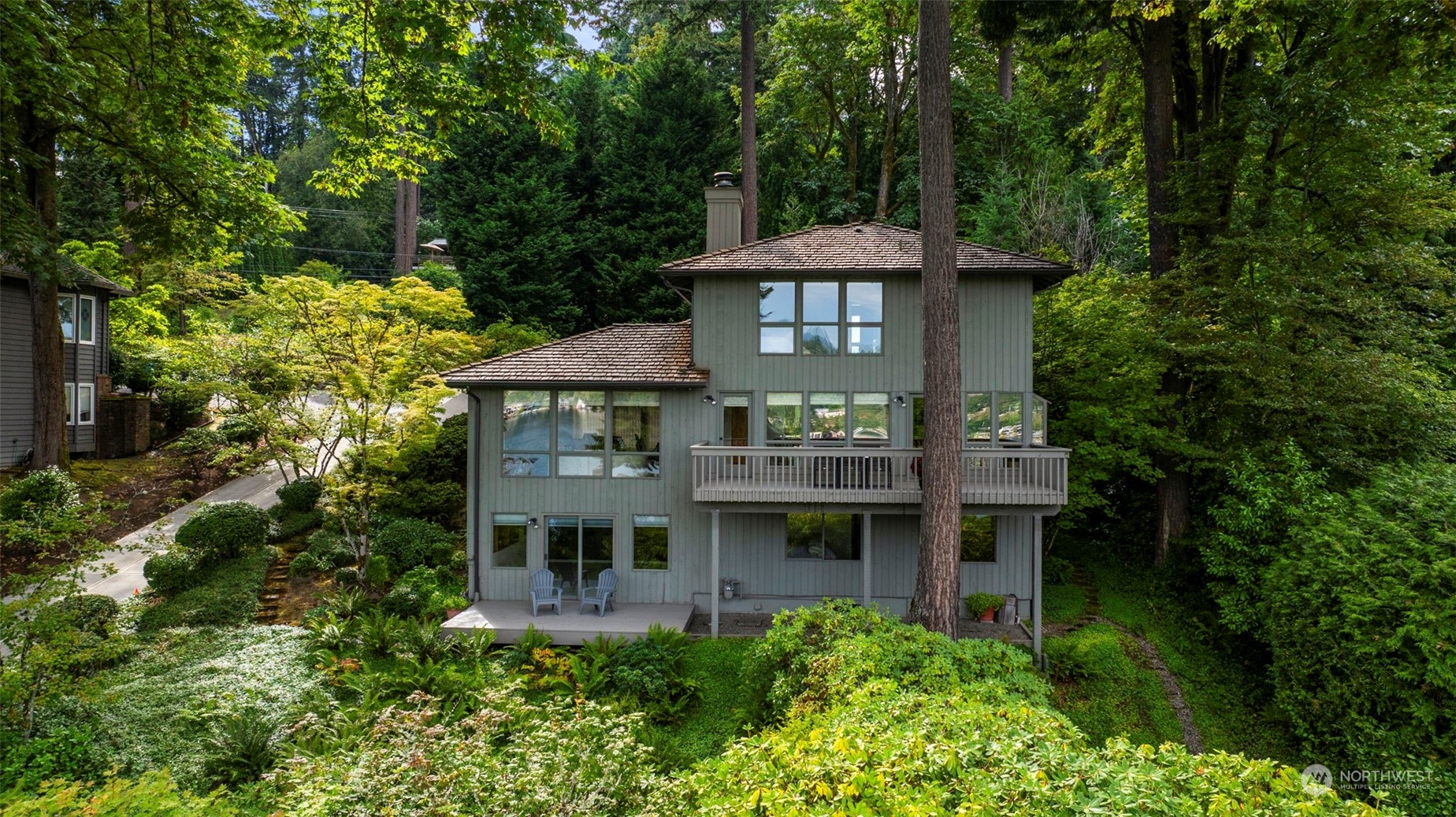 6244 East Mercer Way Mercer Island, WA 98040 - Photo 38 of 40 a front view of a house with a yard