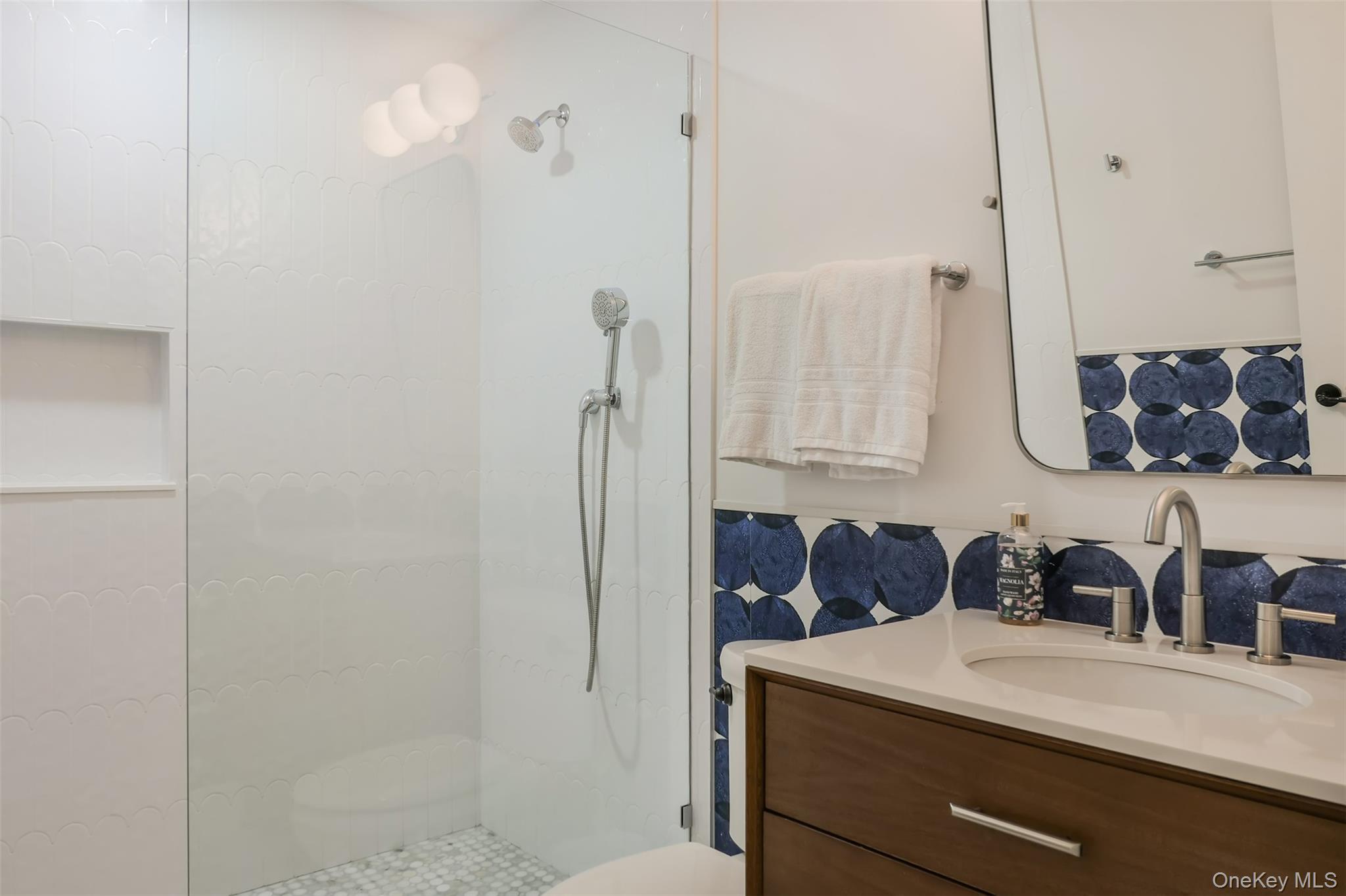 47 Oak Road East Patchogue, NY 11713 - Photo 23 of 36