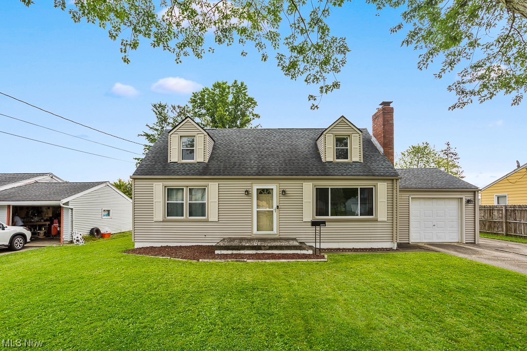 2905 Brunswick Road Youngstown, OH 44511 - Photo 1 of 35 Cape cod-style house with a front yard and garage