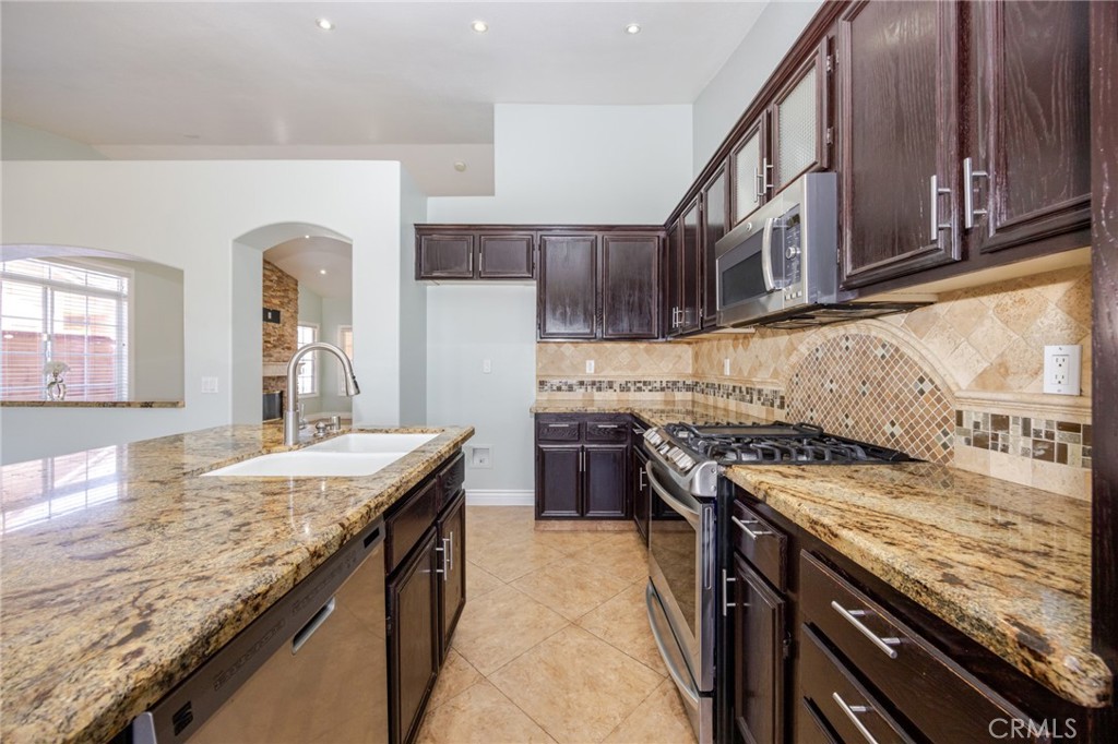 15045 Spring Street Fontana, CA 92335 - Photo 15 of 36
