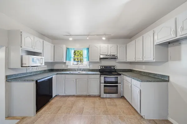$285,000 | 1190 Ferndale Road, Jackson, MI 49201