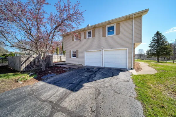 $285,000 | 1190 Ferndale Road, Jackson, MI 49201