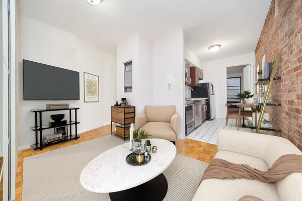 $4,150 | 335 West 43rd Street, Unit 5A | Hell's Kitchen
