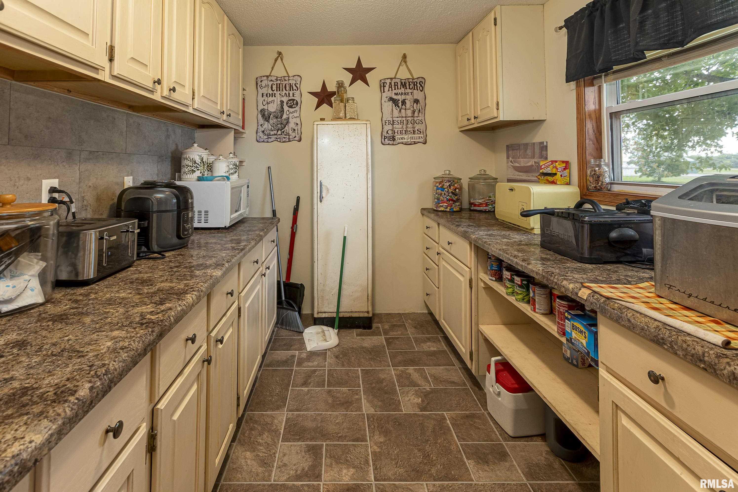 2102 Fietsam Road Marion, IL 62959 - Photo 12 of 51