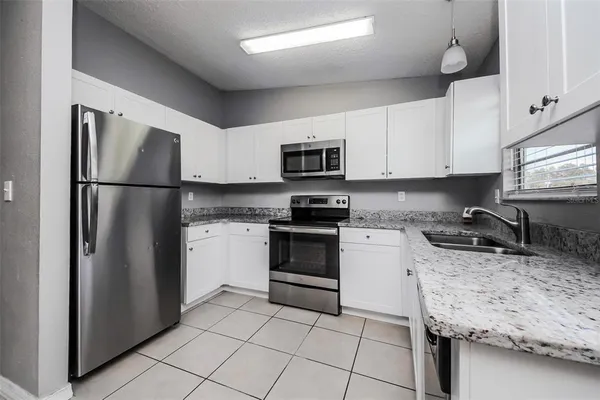 $2,025 | 211 Cobalt Drive, Kissimmee, FL 34758