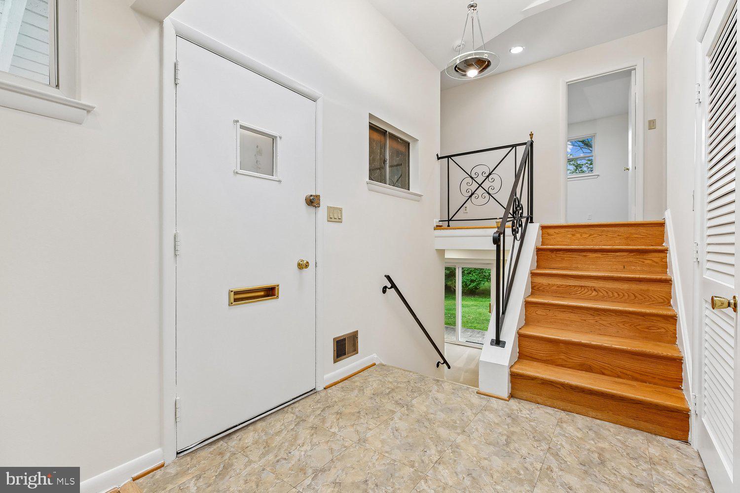 1002 North Belgrade Road Silver Spring, MD 20902 - Photo 2 of 46 Foyer