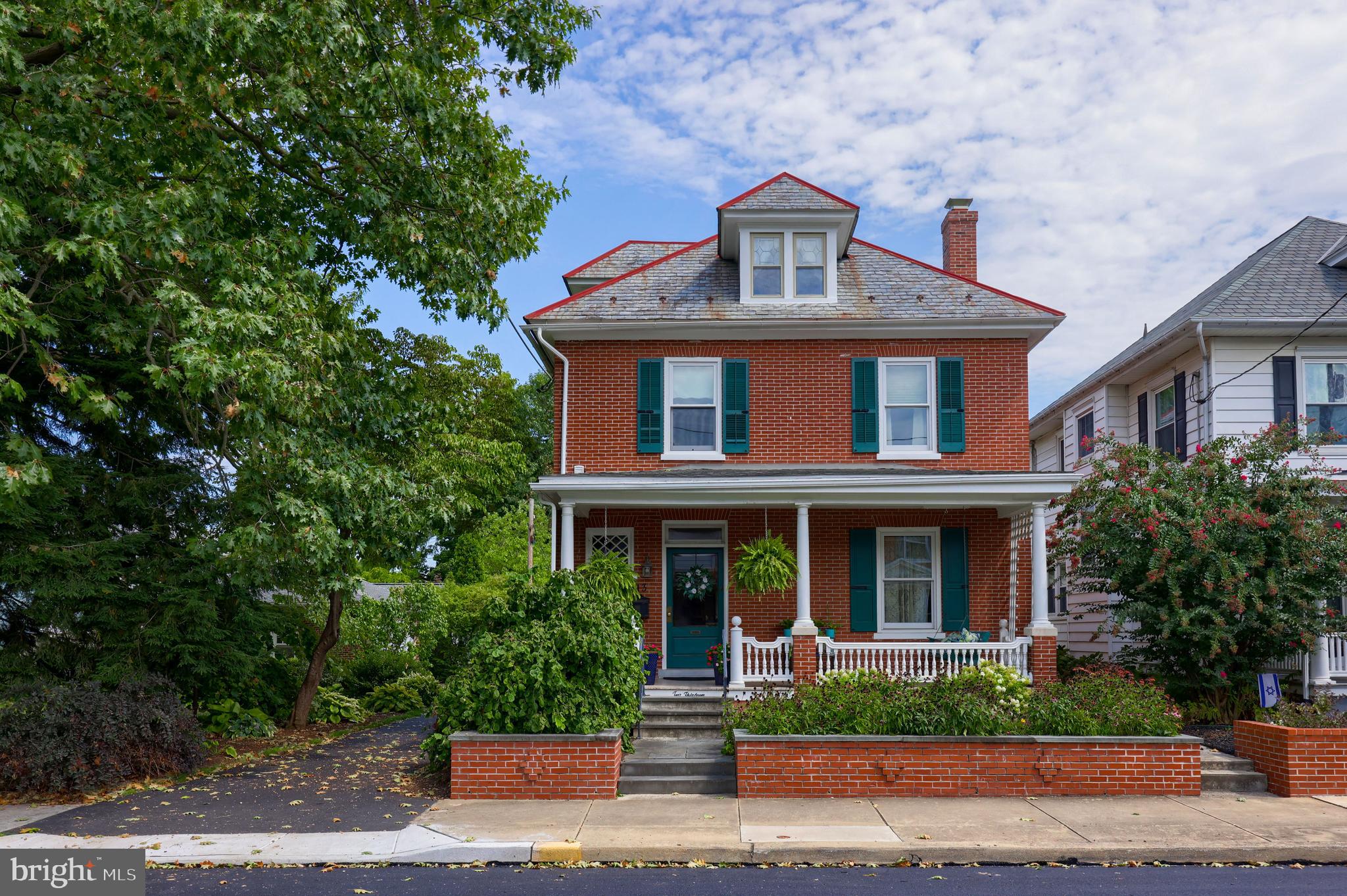 213 South Spruce Street Lititz, PA 17543 - Photo 2 of 51