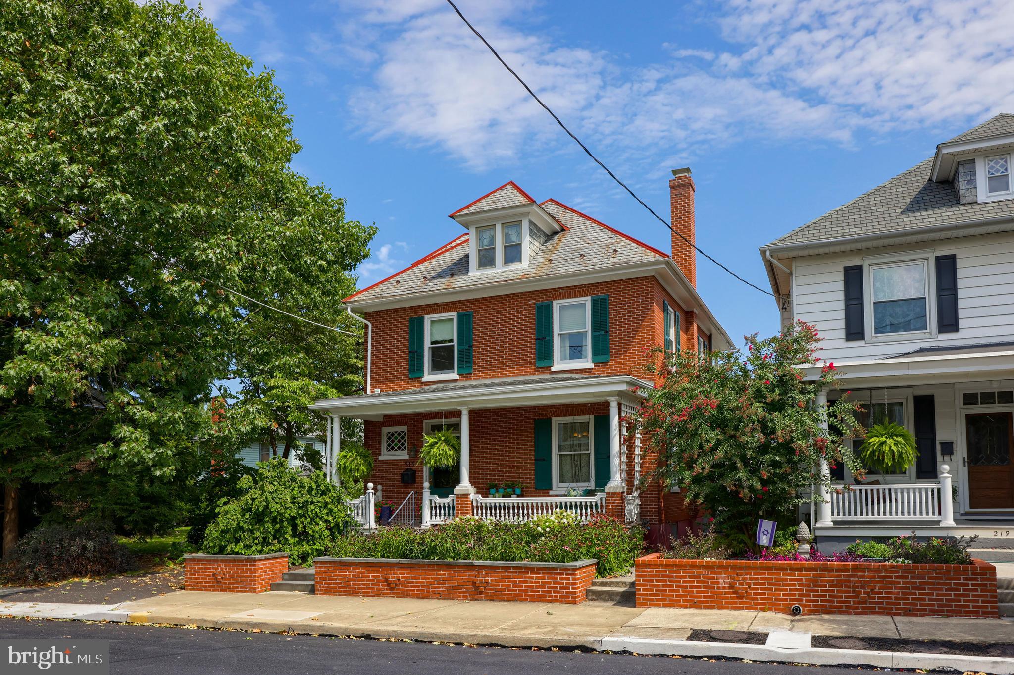 213 South Spruce Street Lititz, PA 17543 - Photo 4 of 51