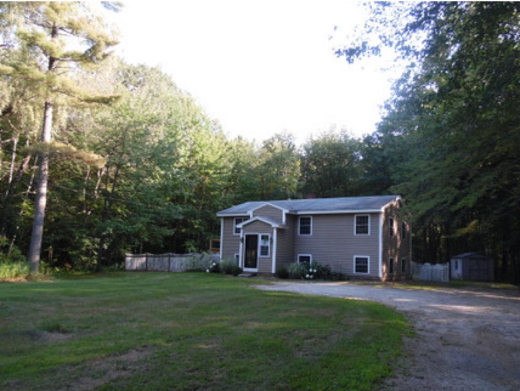 18 Old Manchester Road Derry, NH 03038 - Photo 2 of 12