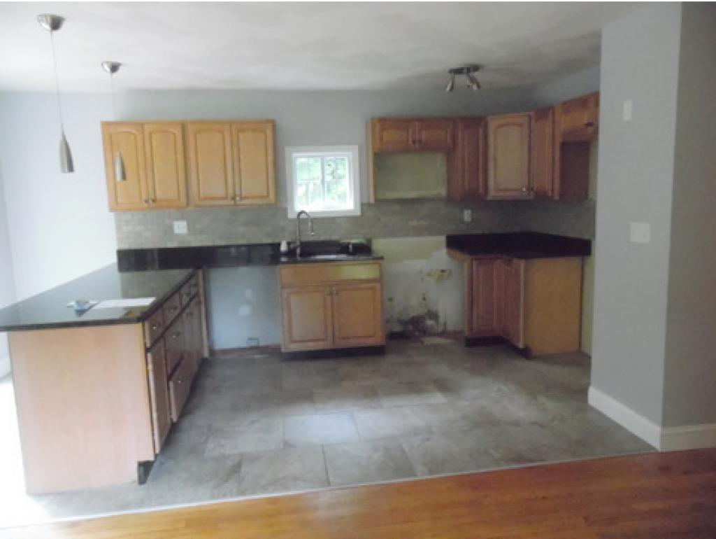 18 Old Manchester Road Derry, NH 03038 - Photo 5 of 12