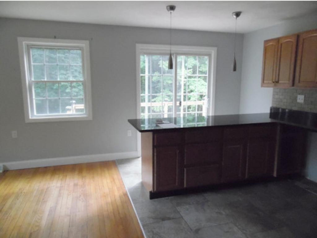 18 Old Manchester Road Derry, NH 03038 - Photo 6 of 12