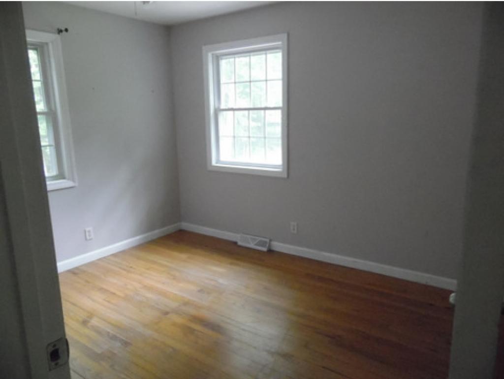 18 Old Manchester Road Derry, NH 03038 - Photo 9 of 12