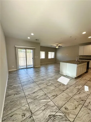$1,995 | 2877 Glass Vine Court, Las Vegas, NV 89117