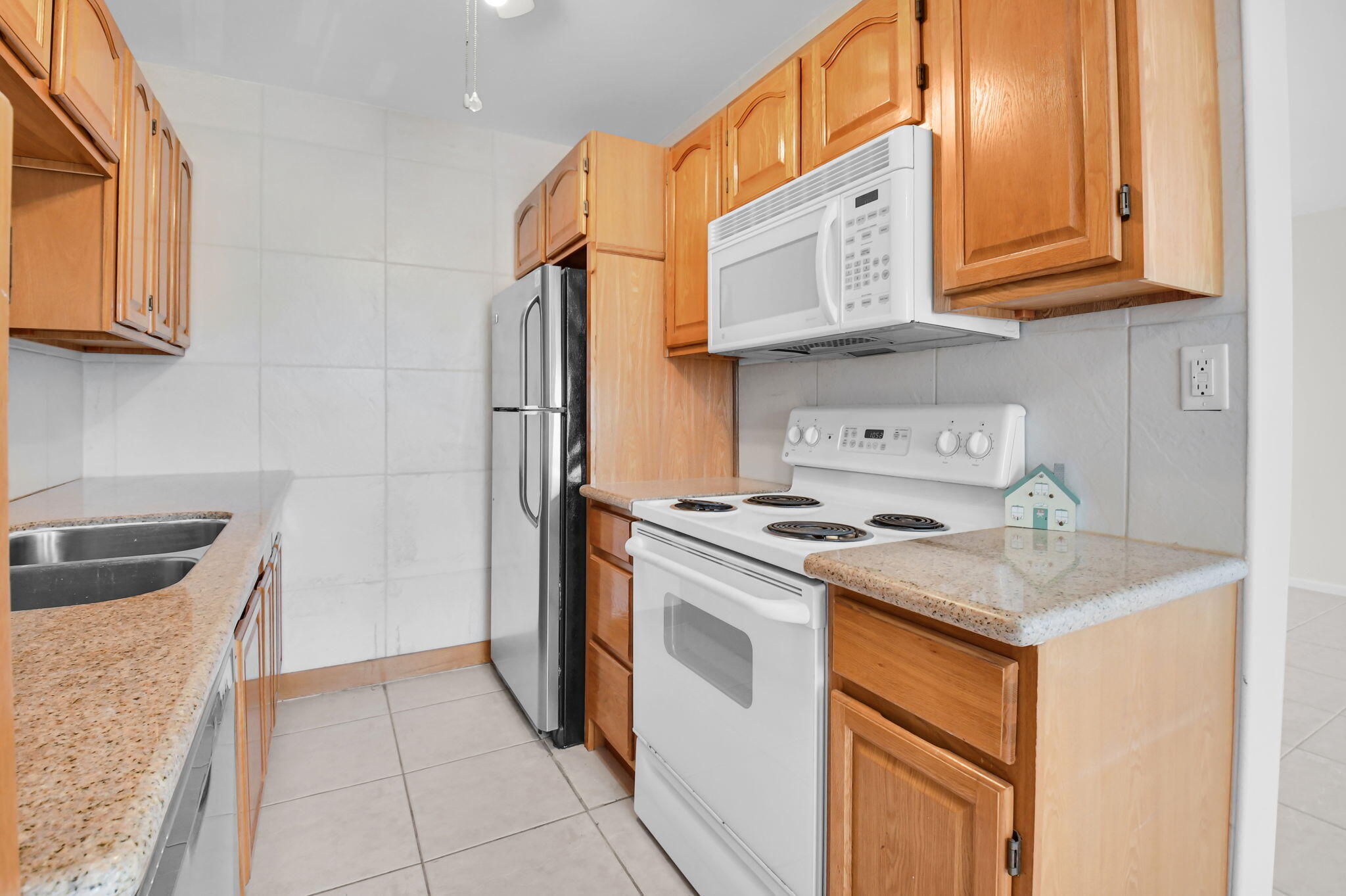 4088 Exeter Boca Raton, FL 33434 - Photo 8 of 48 Kitchen