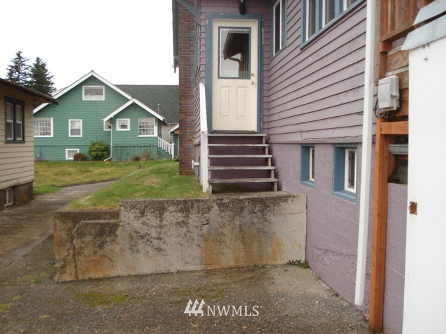 906 North Rice Street Aberdeen, WA 98520 - Photo 2 of 18