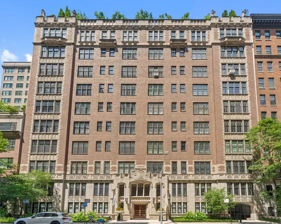 $965,000 | 220 East Walton Place, Unit 9W, Chicago, IL 60611