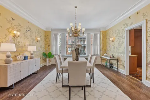 $915,000 | 220 East Walton Place, Unit 9W, Chicago, IL 60611