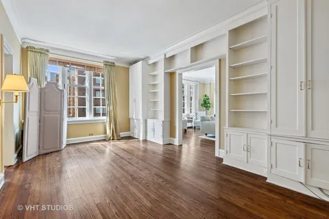 $915,000 | 220 East Walton Place, Unit 9W, Chicago, IL 60611