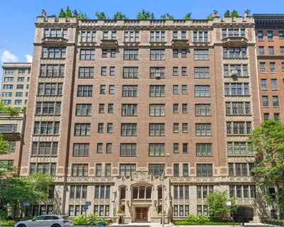 $915,000 | 220 East Walton Place, Unit 9W, Chicago, IL 60611