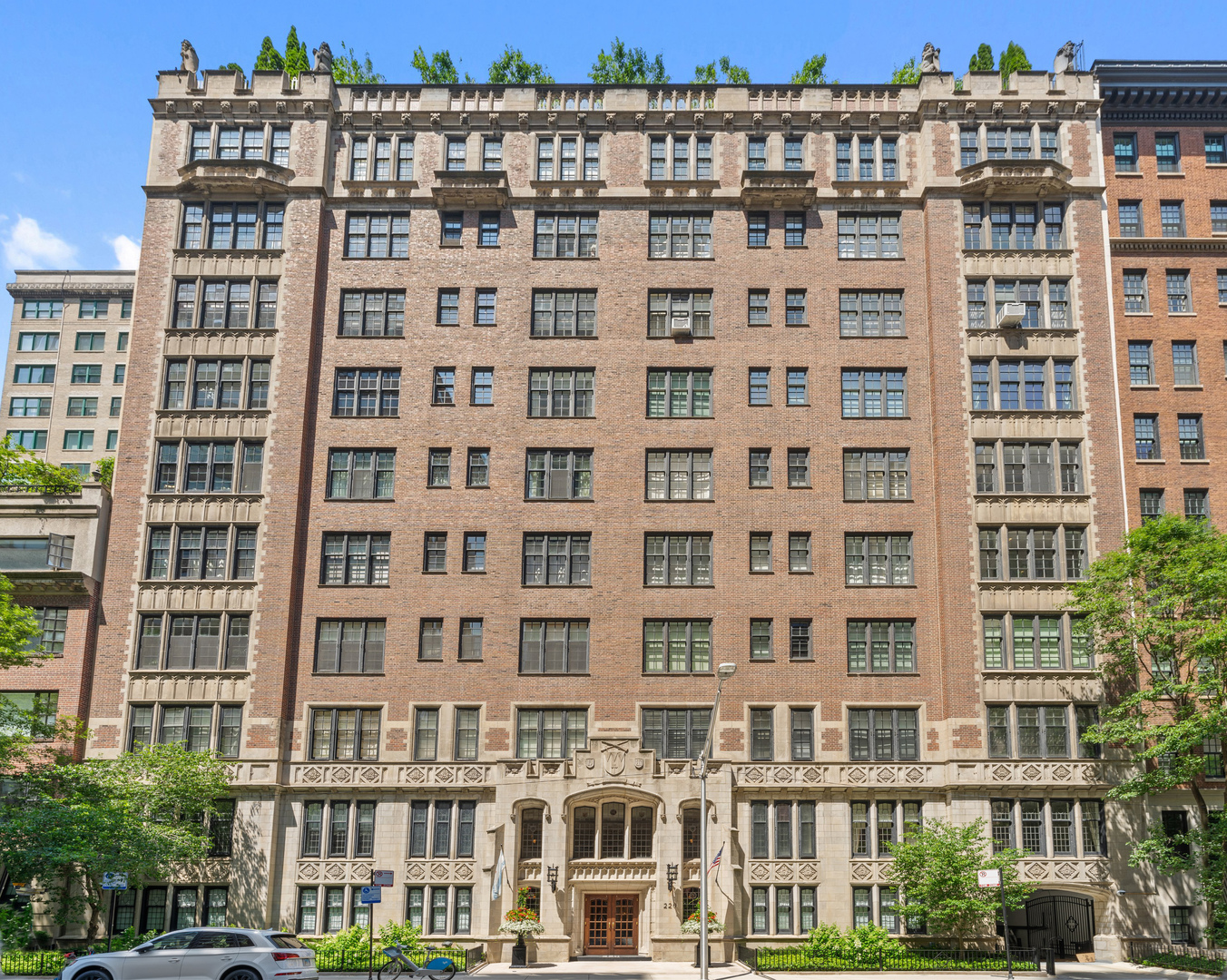220 East Walton Place, Unit 9W Chicago, IL 60611 - Photo 2 of 22 a front view of a building
