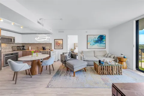 $440,000 | 5252 Northwest 85th Avenue, Unit 504, Doral, FL 33166