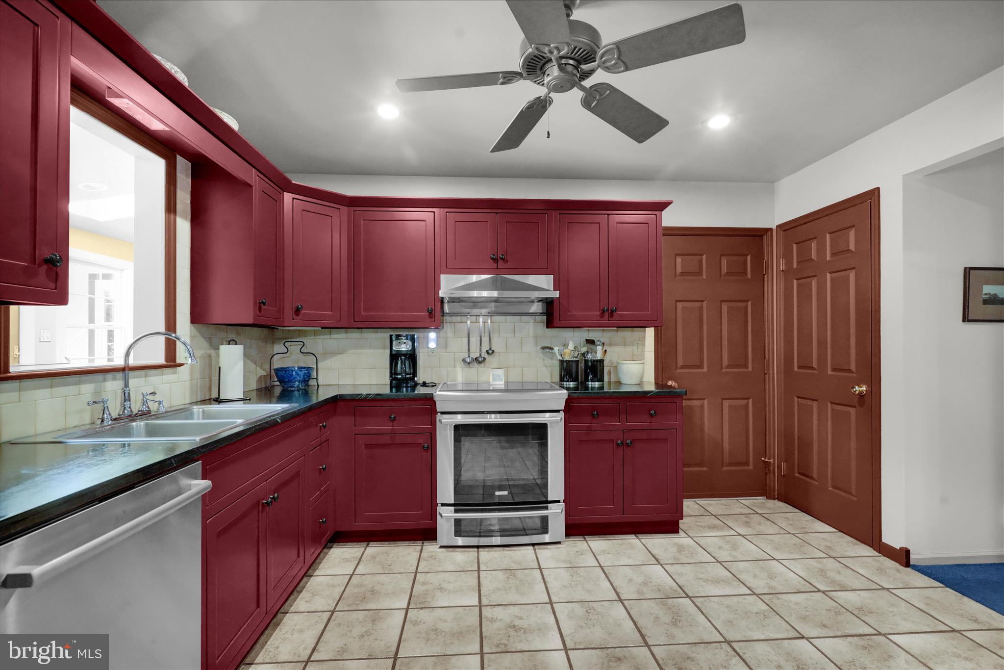 313 Parkview Road Reading, PA 19606 - Photo 9 of 57 Kitchen with updated appliances