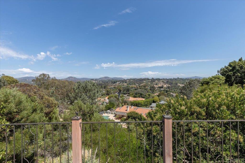 277 Via Del Cerrito Encinitas, CA 92024 - Photo 12 of 24