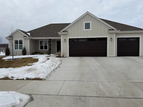 $774,900 | 1620 Creekview Lane, Oconomowoc, WI 53066