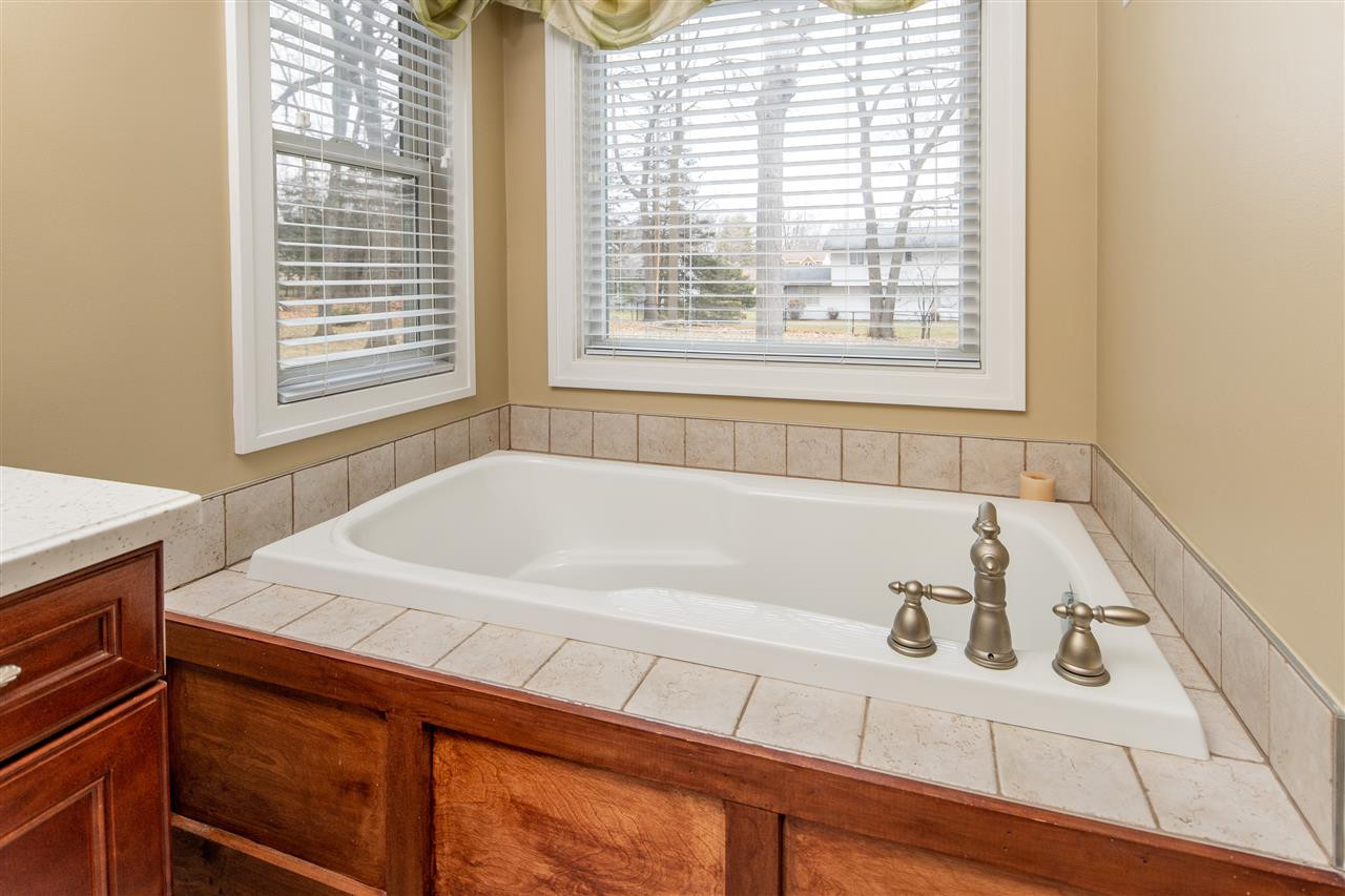 1112 Point North Jackson, MI 49201 - Photo 18 of 36 Photo 18