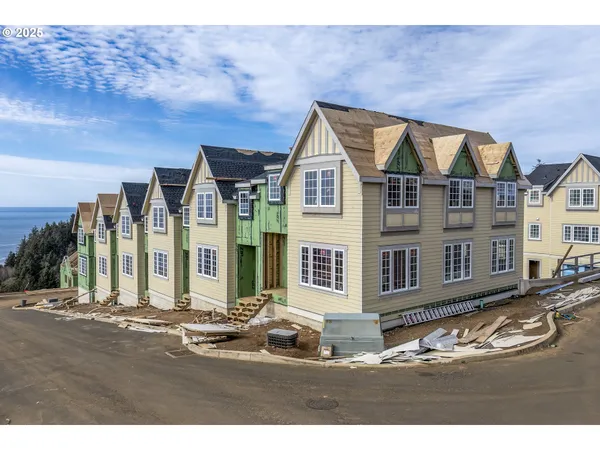 $599,000 | 419 Northeast Moonwake Lane, Unit 17, Depoe Bay, OR 97341