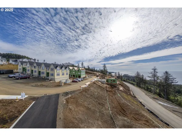 $599,000 | 419 Northeast Moonwake Lane, Unit 17, Depoe Bay, OR 97341