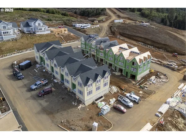 $599,000 | 419 Northeast Moonwake Lane, Unit 17, Depoe Bay, OR 97341