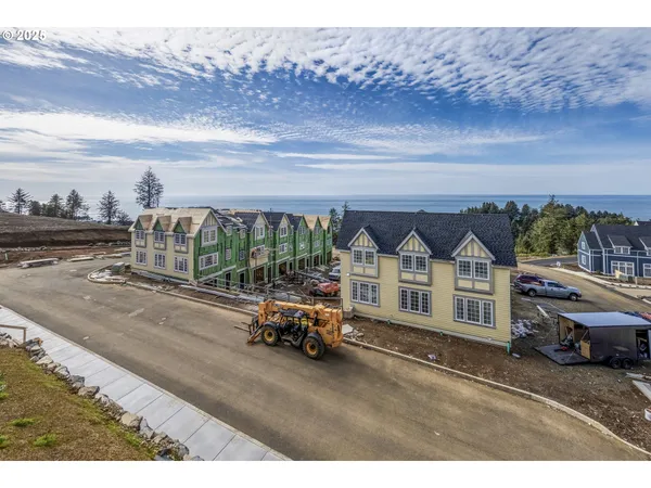 $599,000 | 419 Northeast Moonwake Lane, Unit 17, Depoe Bay, OR 97341