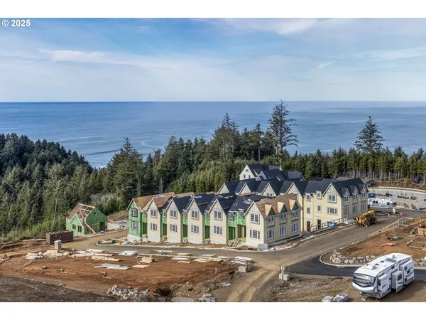 $599,000 | 419 Northeast Moonwake Lane, Unit 17, Depoe Bay, OR 97341