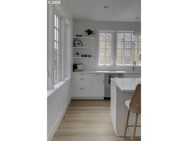 $599,000 | 419 Northeast Moonwake Lane, Unit 17, Depoe Bay, OR 97341