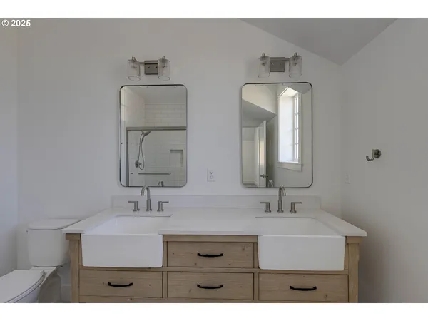 $599,000 | 419 Northeast Moonwake Lane, Unit 17, Depoe Bay, OR 97341