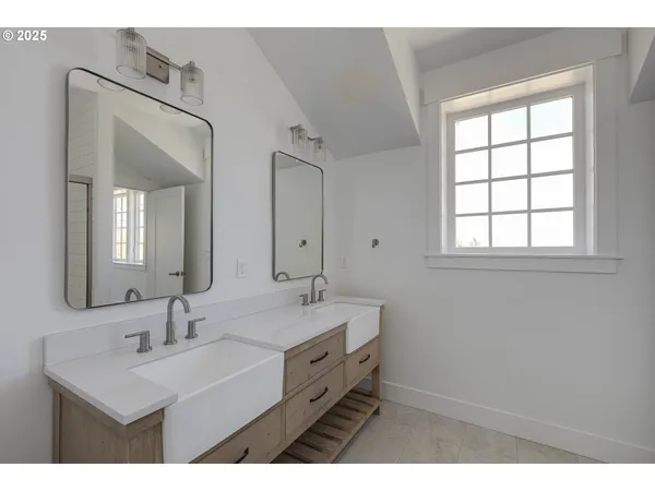 $599,000 | 419 Northeast Moonwake Lane, Unit 17, Depoe Bay, OR 97341