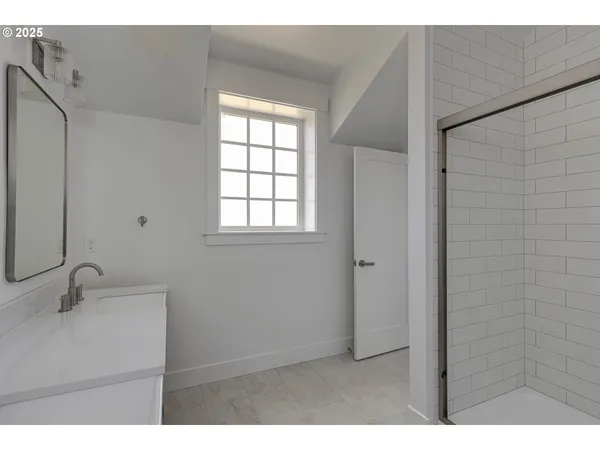 $599,000 | 419 Northeast Moonwake Lane, Unit 17, Depoe Bay, OR 97341