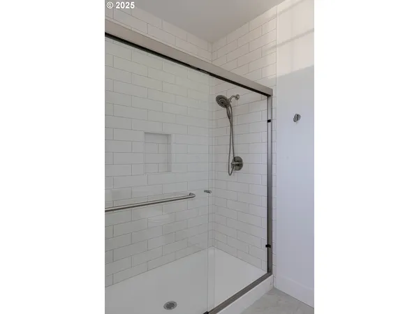 $599,000 | 419 Northeast Moonwake Lane, Unit 17, Depoe Bay, OR 97341