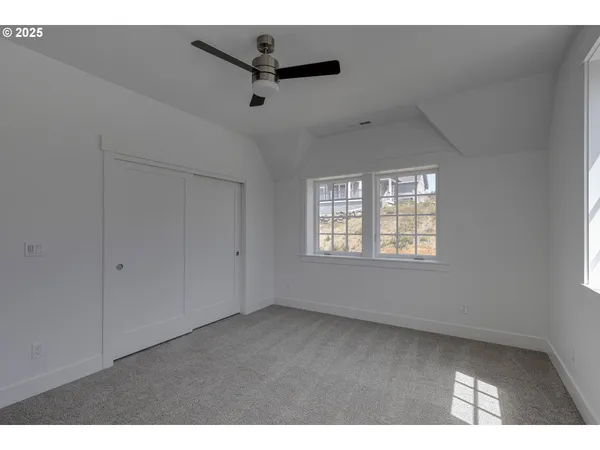 $599,000 | 419 Northeast Moonwake Lane, Unit 17, Depoe Bay, OR 97341
