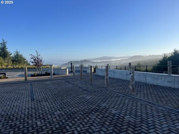 $599,000 | 419 Northeast Moonwake Lane, Unit 17, Depoe Bay, OR 97341