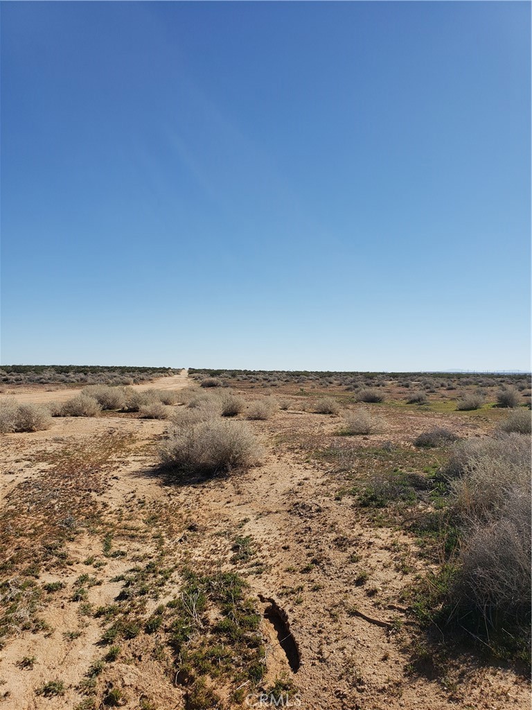 9 Pipeline Road Boron, CA 93516 - Photo 2 of 30