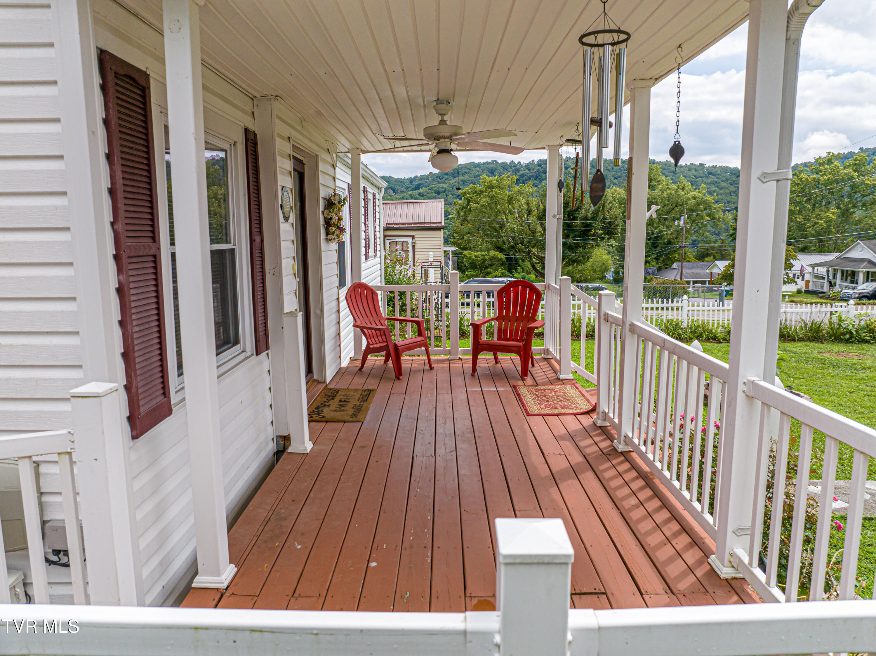 301 Tween Hills Road Bristol, TN 37620 - Photo 4 of 55 Tween Hills-11