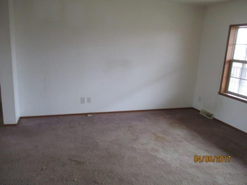 132 Cliff Mine Road Coraopolis, PA 15108 - Photo 4 of 19 Gallery Image 4