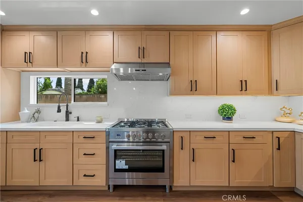 $1,169,000 | 6902 Lasaine Avenue, Lake Balboa, CA 91406
