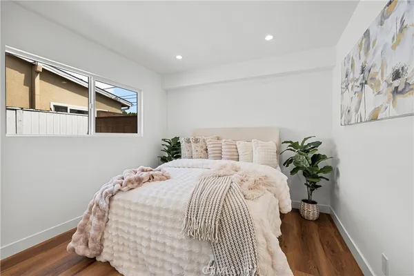 $1,169,000 | 6902 Lasaine Avenue, Lake Balboa, CA 91406