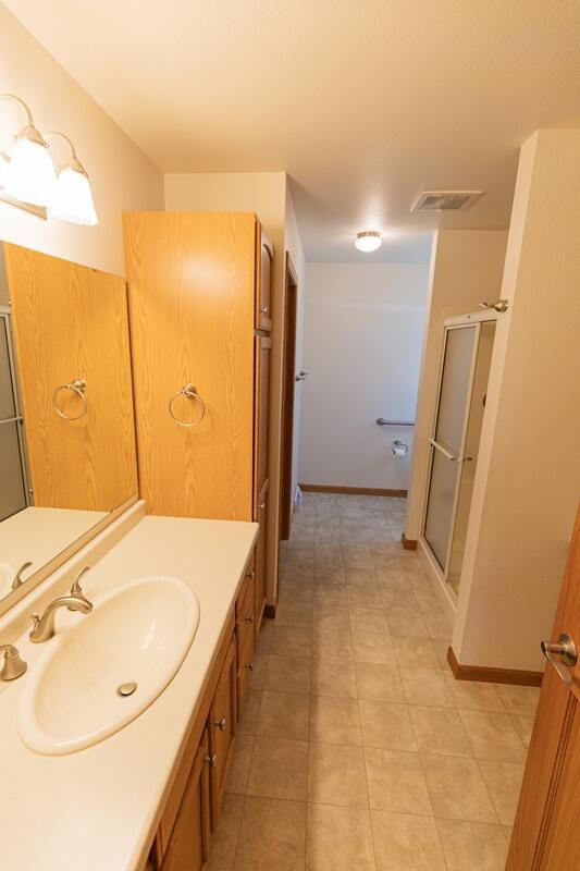 864 Eagles Way Plymouth, WI 53073 - Photo 8 of 21 Primary Bath