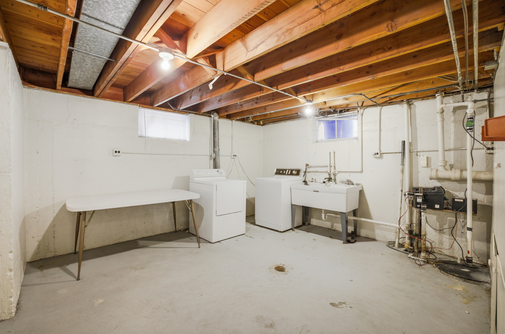 1020 Pershing Avenue Wheaton, IL 60189 - Photo 21 of 33 a utility room with dryer and washer